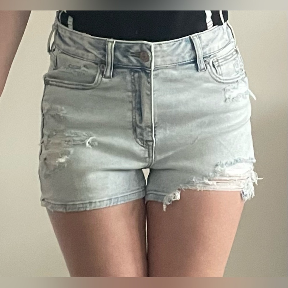 AMERICAN EAGLE size 6(28w) light blue high v-rise jean shorts